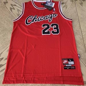 NWT Jordan #23 Chicago Bulls Throwback Jersey LG